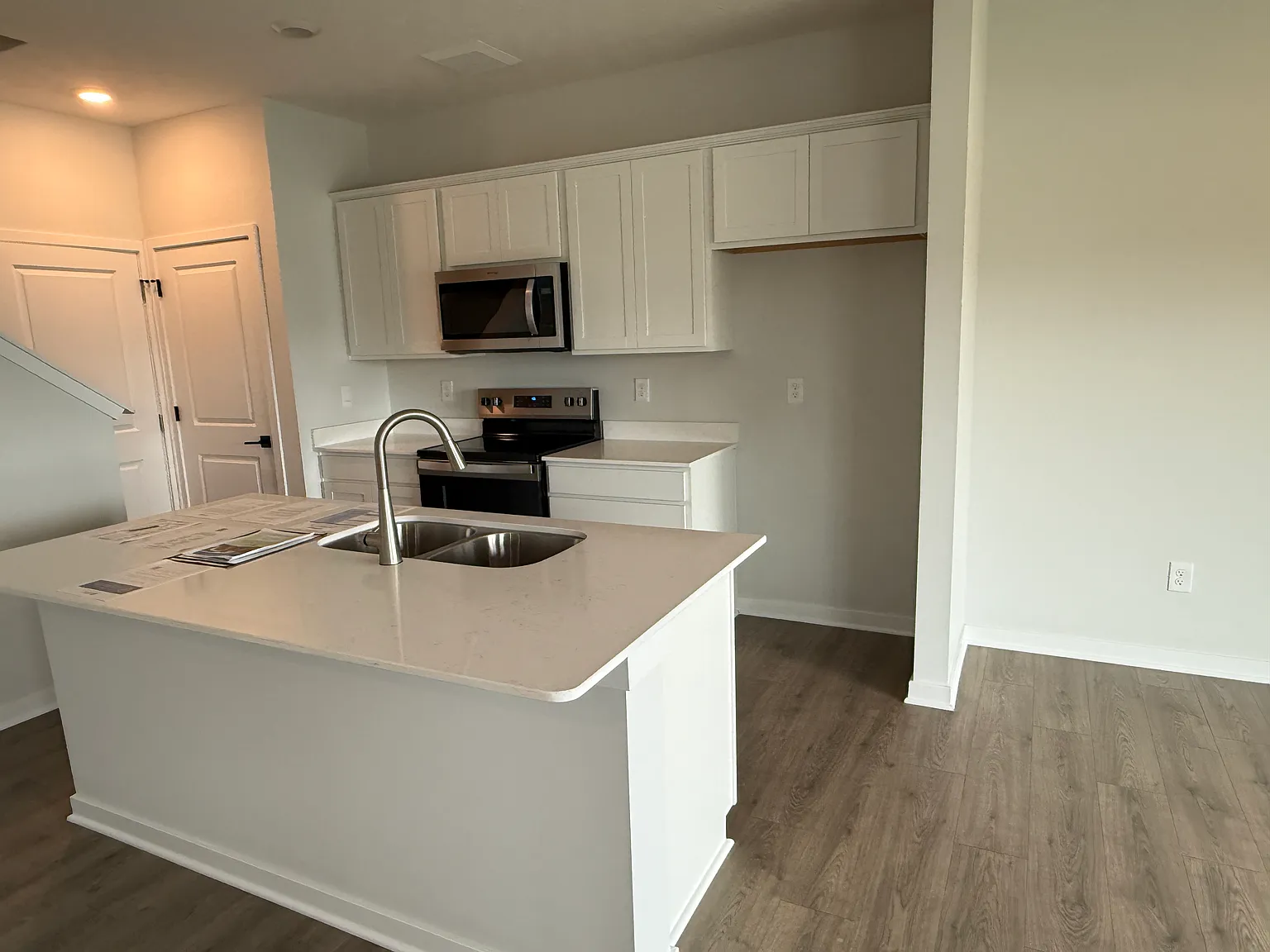 3 bed, 1635 sqft, $2,400 — Photo 2