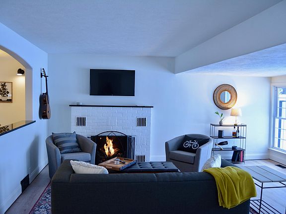 Living room with gas fireplace