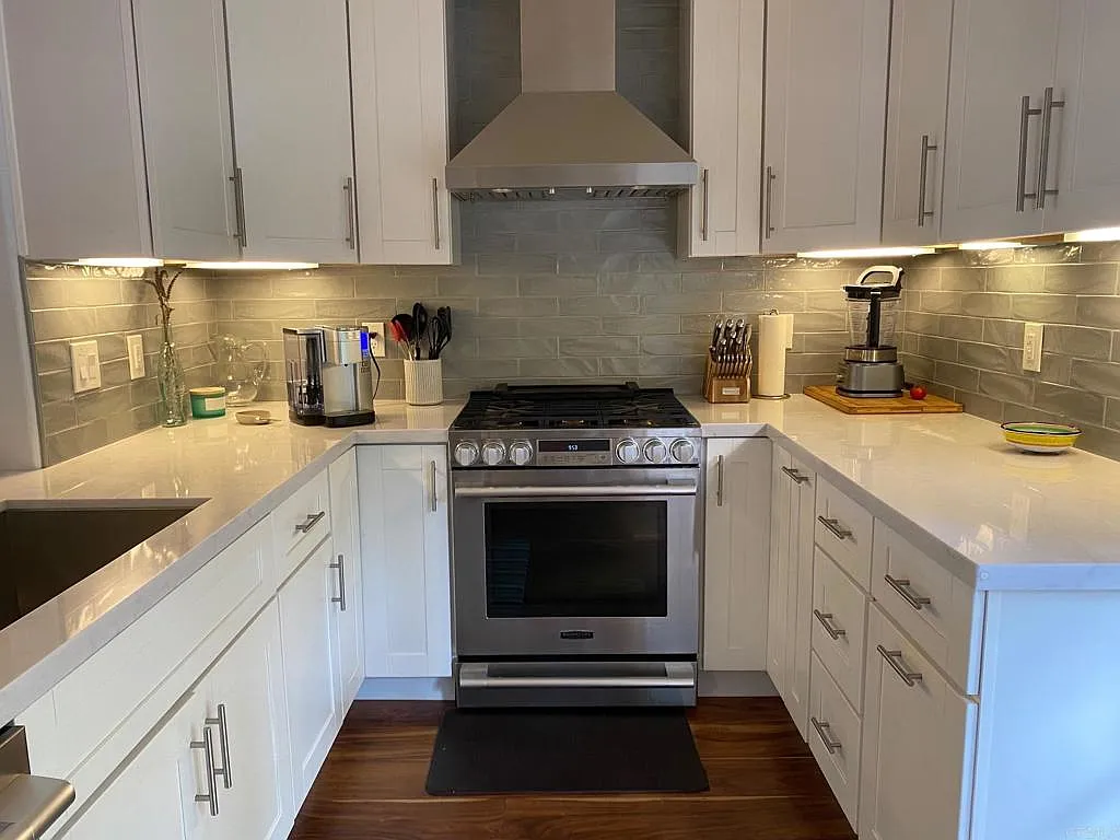 2 bed, 1155 sqft, $5,200 — Photo 2