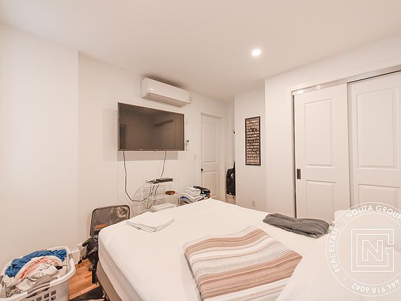 4th image of 152 W 49th St #4H