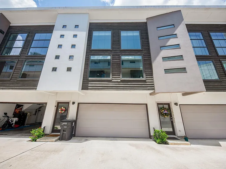 1535 Birdsall St #C — Photo 4