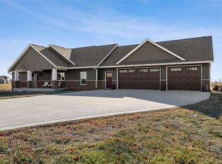 2742 Pack Court Dr, Williamsburg, IA 52361