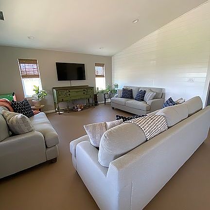 2nd image of Silver Saddle Dr