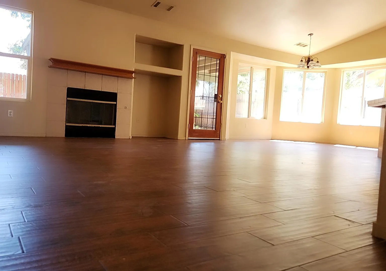 1659 W Cheryll Ave — Photo 2