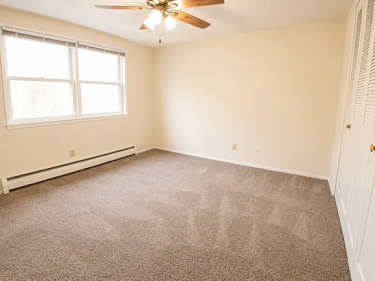 Highland Court Apartments — Photo 12