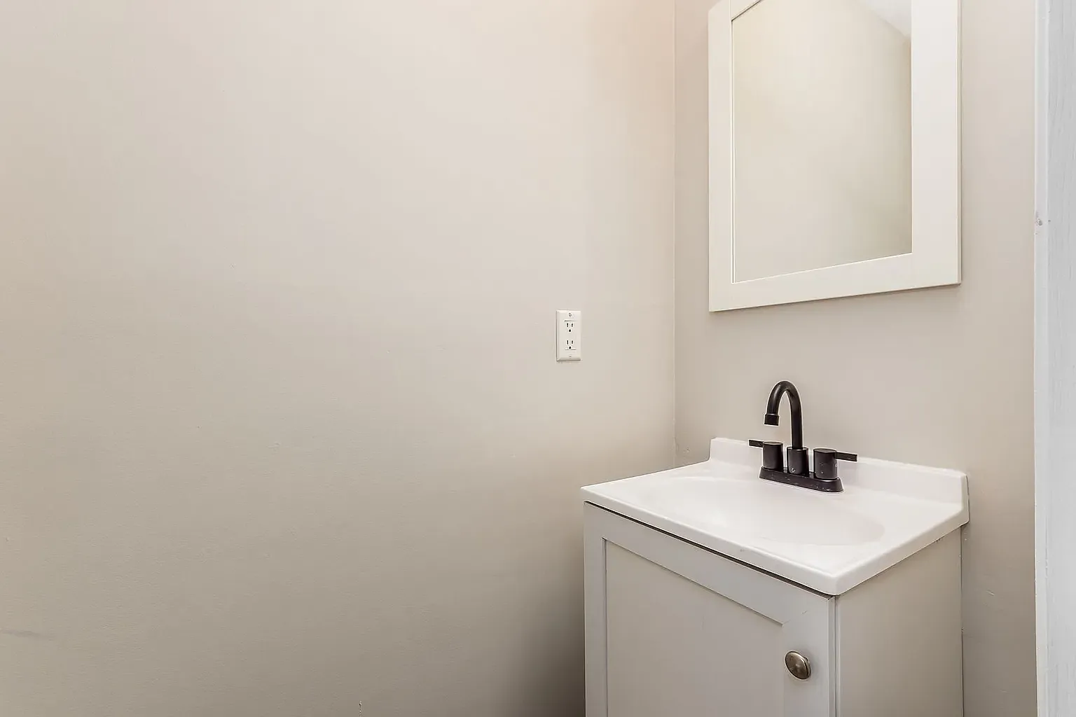 2 bed, 1280 sqft, $1,799 — Photo 2