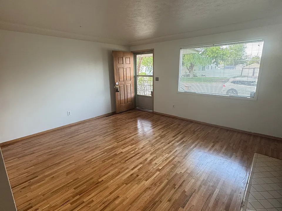 226 E Longfellow Ave