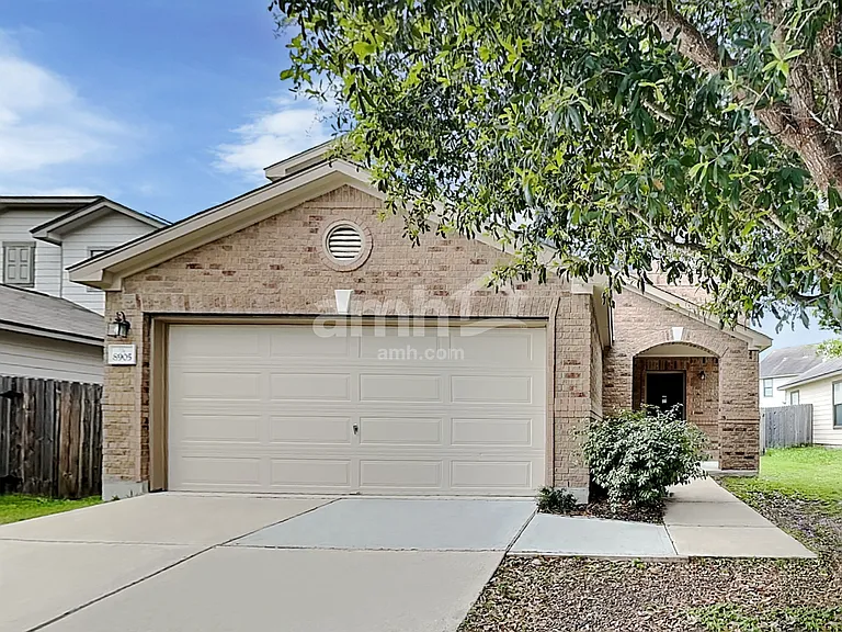 8905 Norwich Castle Dr — Photo 1