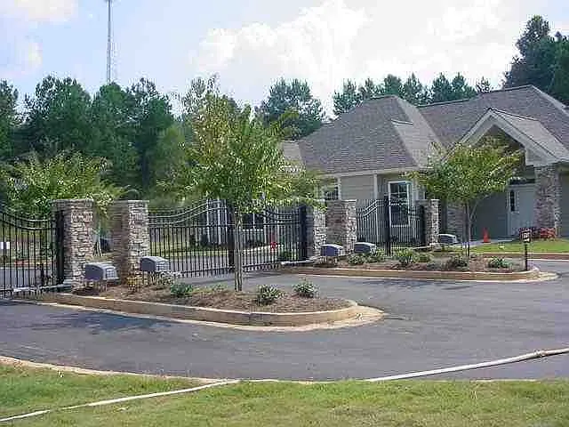 2 bed, 1120 sqft, $1,600 — Photo 2