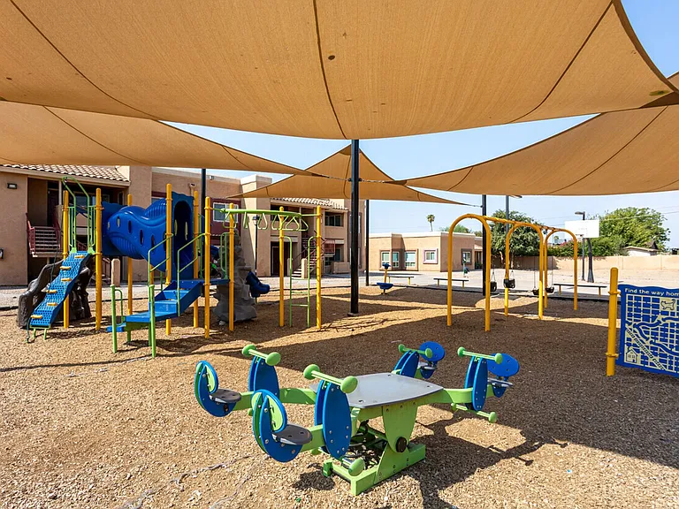 San Marina Apartments — Photo 7