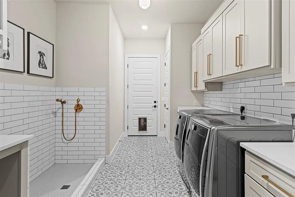 4 bed, 3779 sqft, $6,300 — Photo 1
