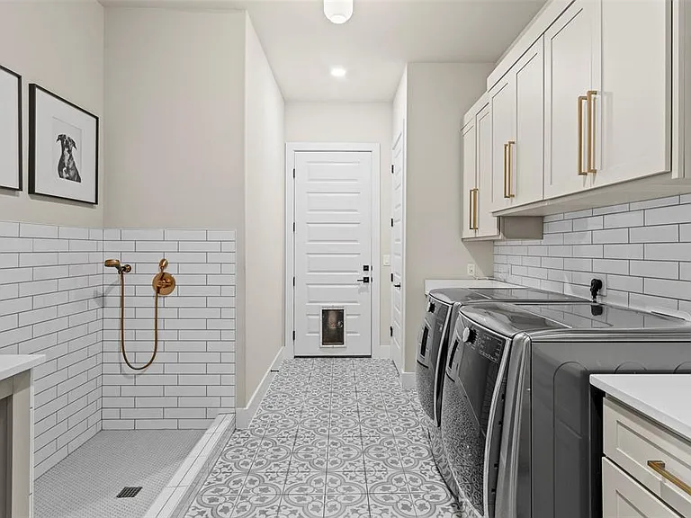 316 Stockman Dr — Photo 1