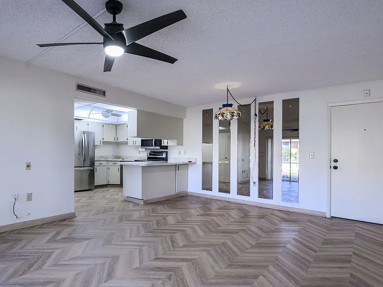 2300 Aaron St #114 — Photo 8