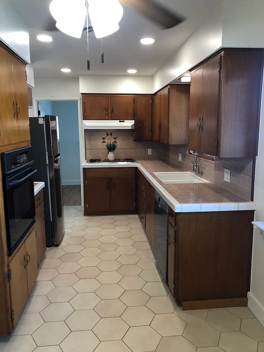 Self-cleaning oven, stainless steel Kitchen-Aid stovetop, LG fridge and Bosch dishwasher. New vintage style faucet, can ceiling lights and fan. Newer floor tile. Breakfast nook where I am standing. - 2728 W Sue Ave