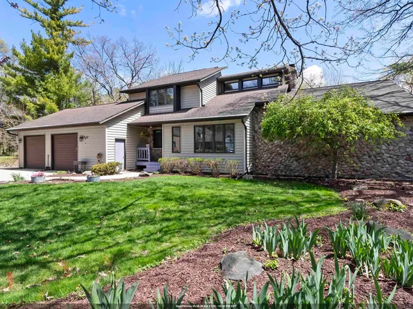 125 Traders Point Ln, Green Bay, WI 54302
