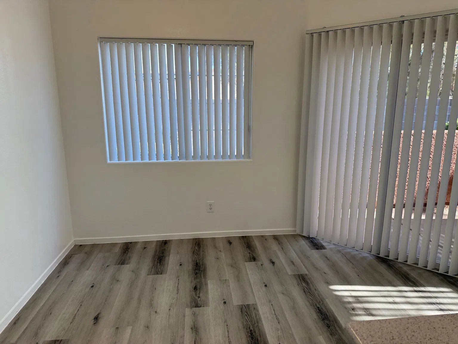 3 bed, 2.5 bath, 1200 sqft, $1,874 — Photo 2