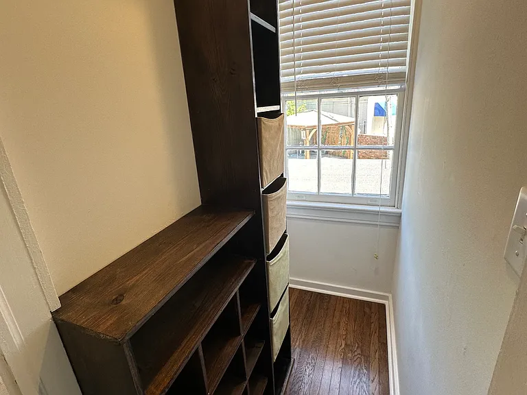 6423 S Claiborne Ave — Photo 24