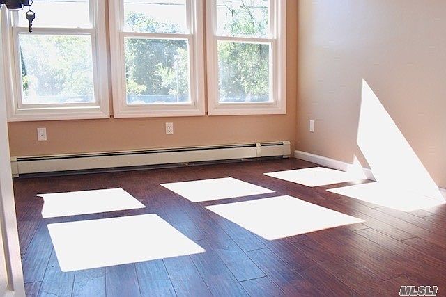 2nd image of 25 Alton Pl #1