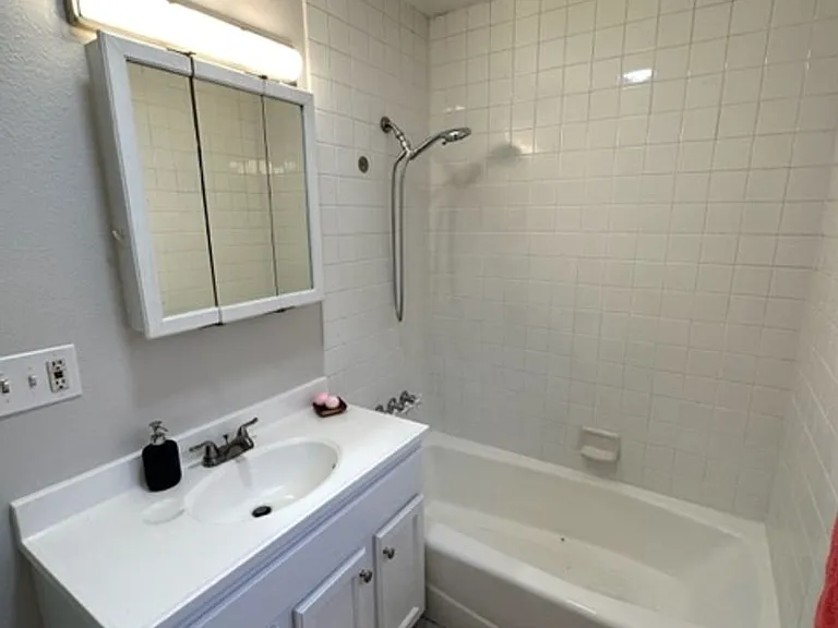 2404 Fairway Ave — Photo 7