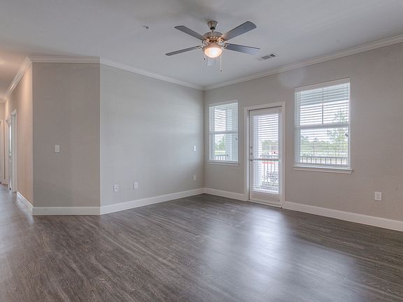 Silverwood at Hackberry Creek Apartments Living Area