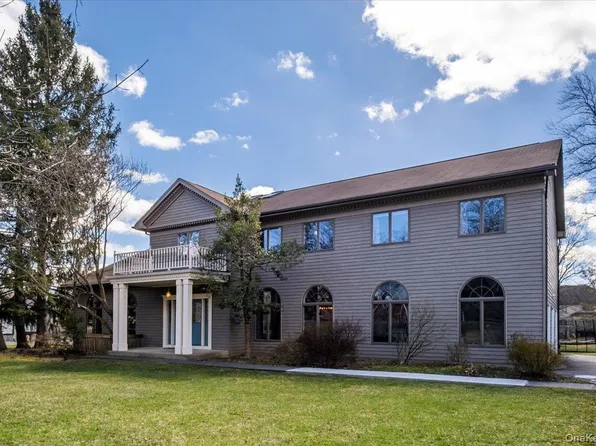 11 Baker Ln, Suffern, NY 10901