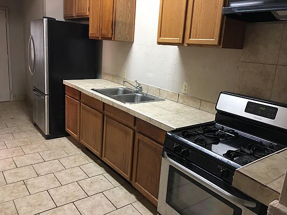 4th image of 127 Dimmit St APT 1
