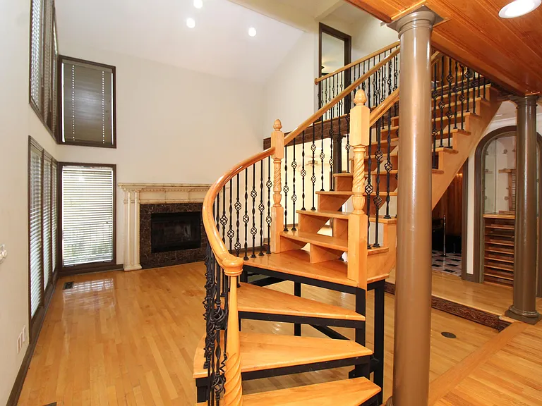 97 S Hartman Ave — Photo 7