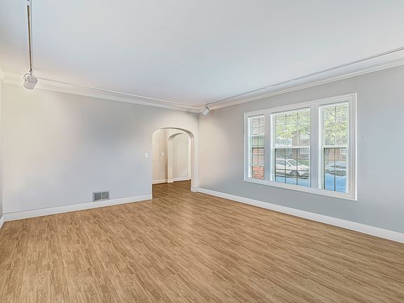 3rd image of 1606 Laurel Ave