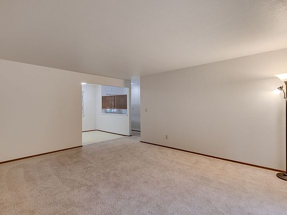 5th image of 12421 NE 73rd St