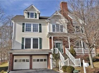 3 Woods End, Oakland, NJ 07436