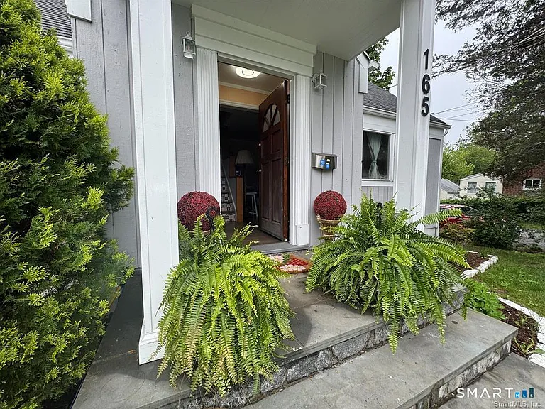 165 Greenfield Dr — Photo 3