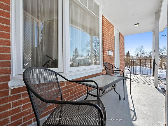 3rd image of 403 Fleetwood Dr