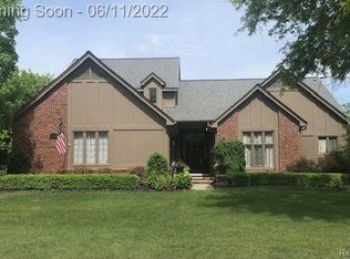 1424 Otter Dr, Rochester Hills, MI 48306