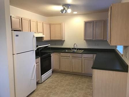 3rd image of 614 W Shore Dr