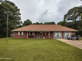 12 Strahan Ln, Lumberton, MS 39455
