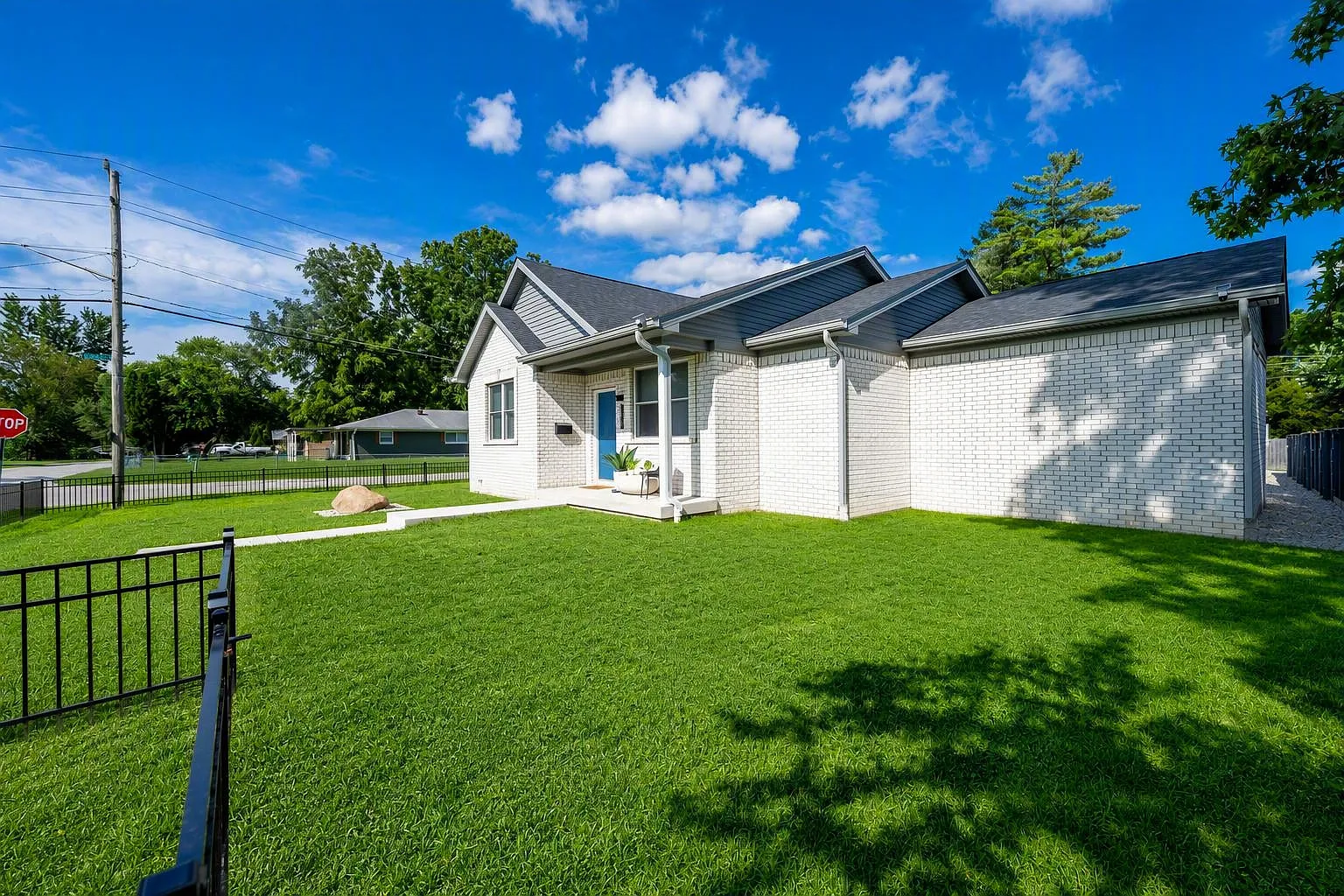 3 bed, 1400 sqft, $1,900 — Photo 4