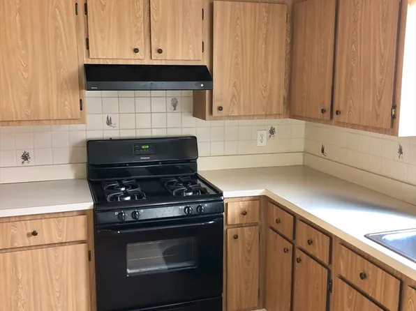 126 Willard St APT K, Lowell, MA 01850