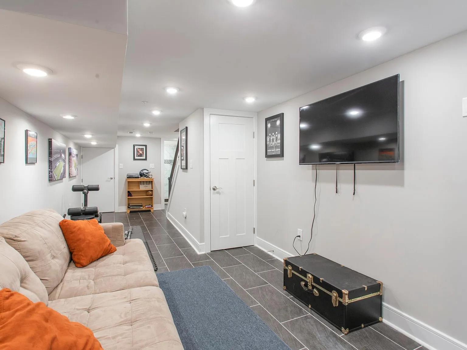 4 bed, 2400 sqft, $3,800 — Photo 4