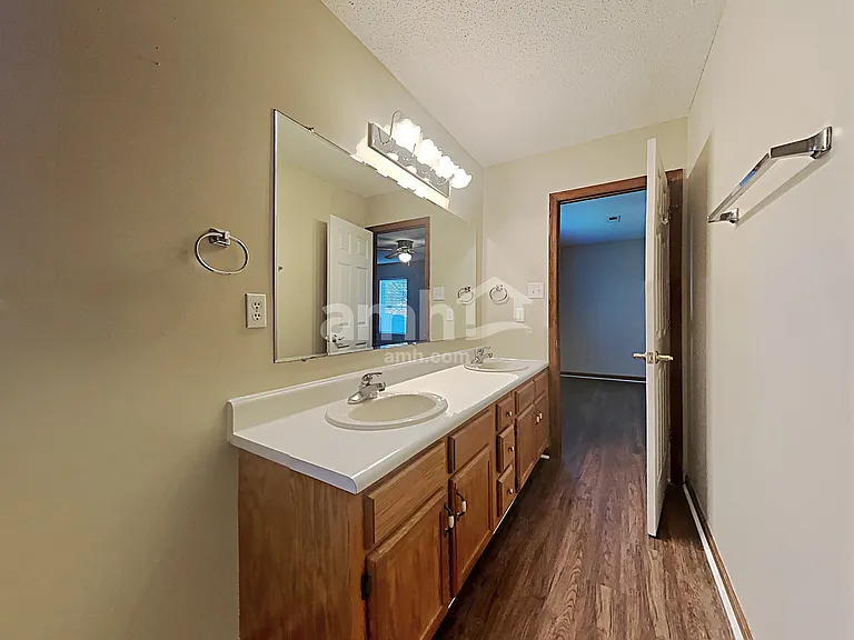 2303 Sir Edward Ln — Photo 15