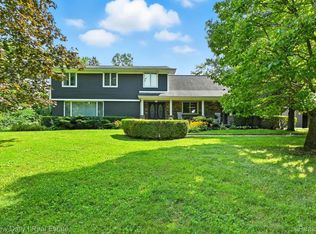 6300 Brookville Rd, South Lyon, MI 48178