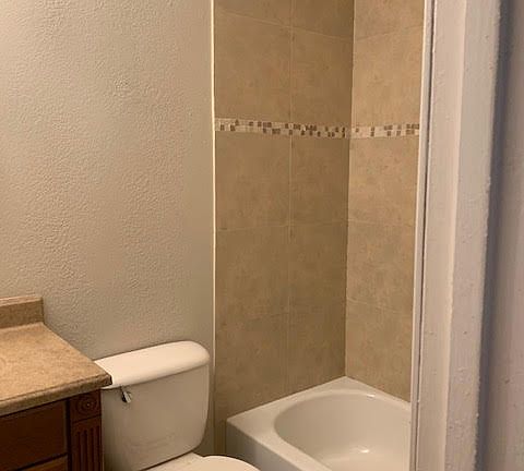 5th image of 725 SW Belmont Cir