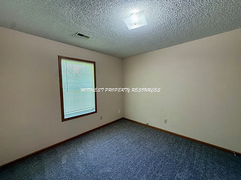 503 N Austin St — Photo 15
