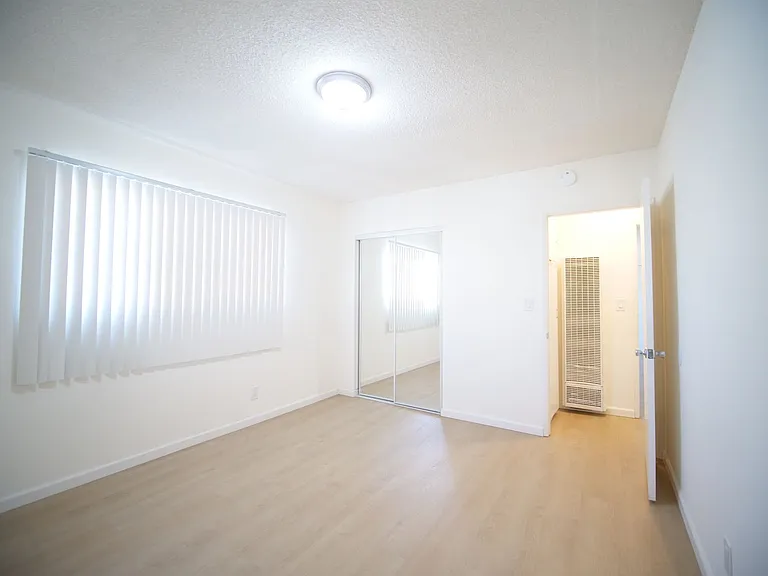 837 W Beach Ave #839 — Photo 27