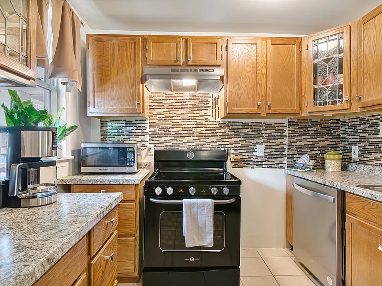 96 Clay St — Photo 15