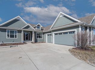 W213N6073 Legacy Trl, Menomonee Falls, WI 53051