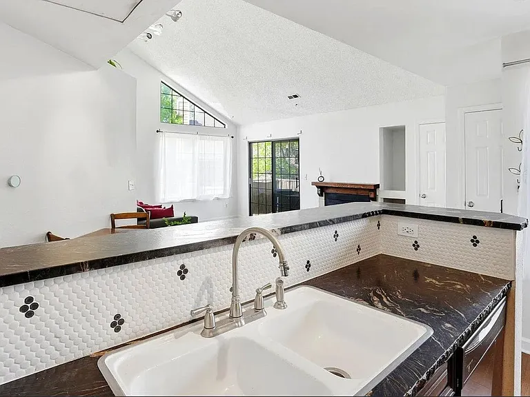 4837 White Rock Cir #H — Photo 3