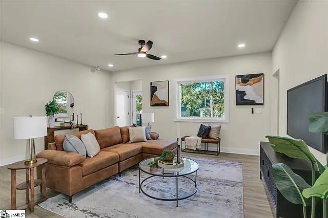 337 Potomac Ave — Photo 3