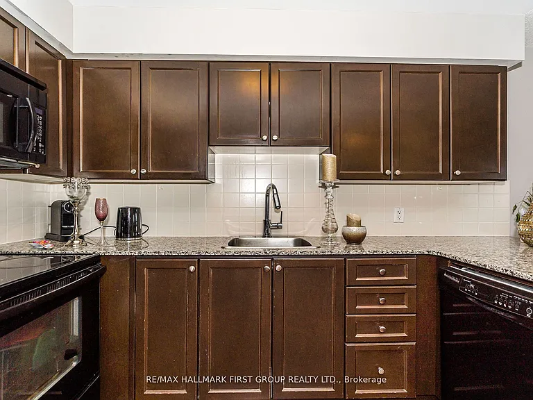 125 Village Green Sq #1409 — Photo 7