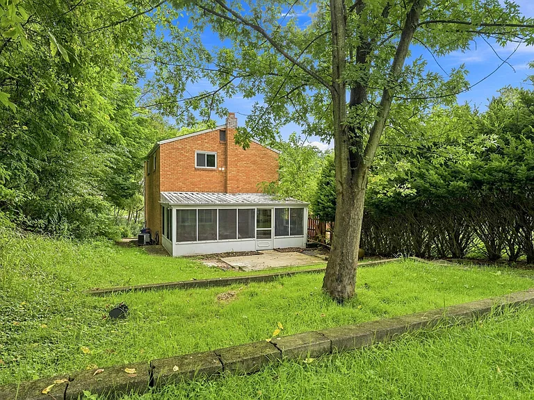 56 Pointview Rd — Photo 37