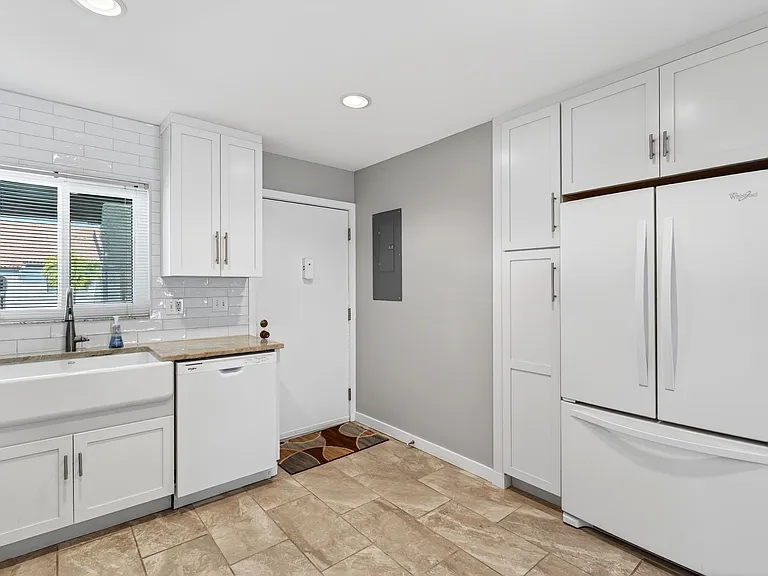 1632 Stickney Point Rd #201 — Photo 17